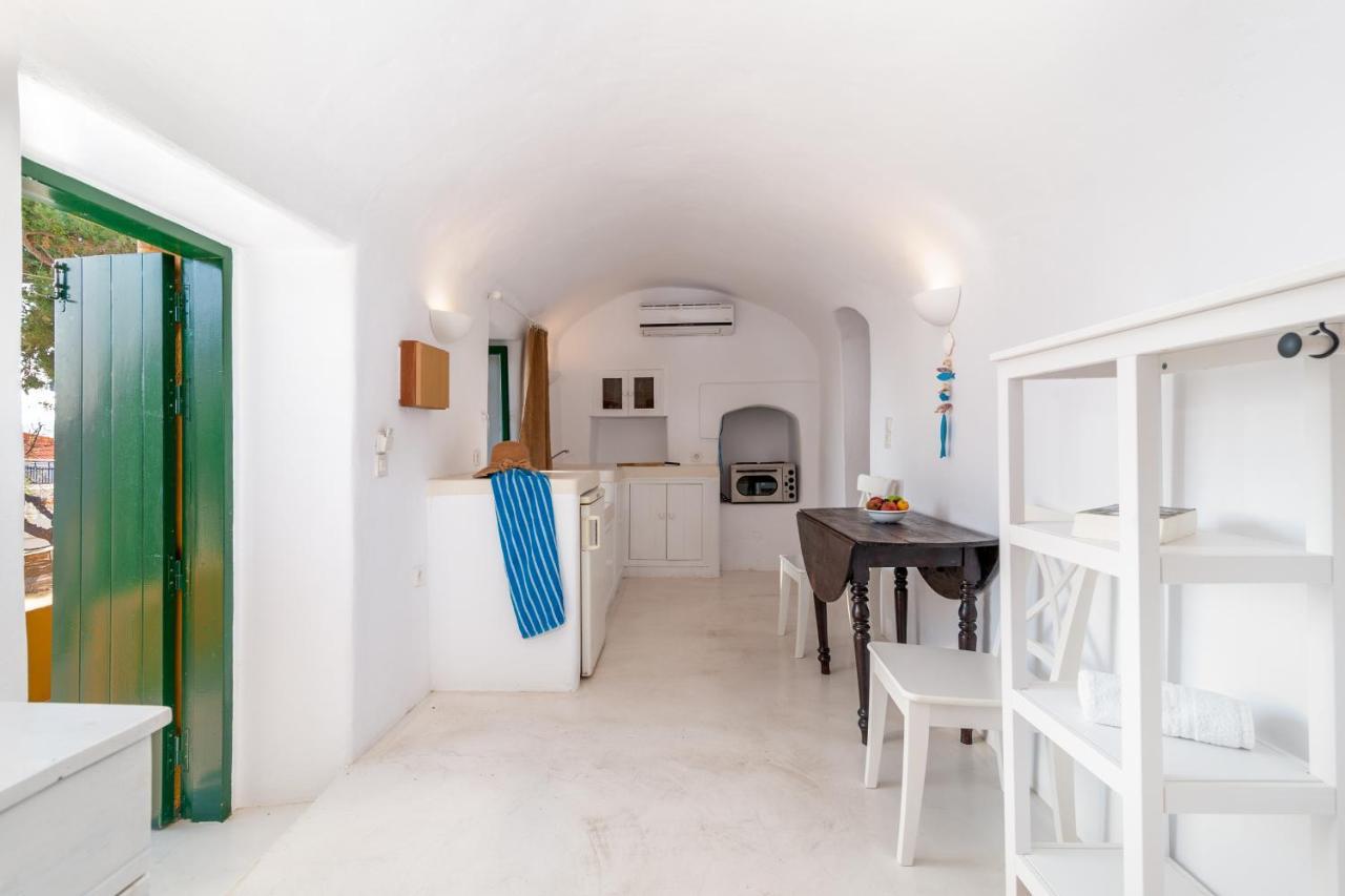 Atlantis Houses Chalki Town ภายนอก รูปภาพ