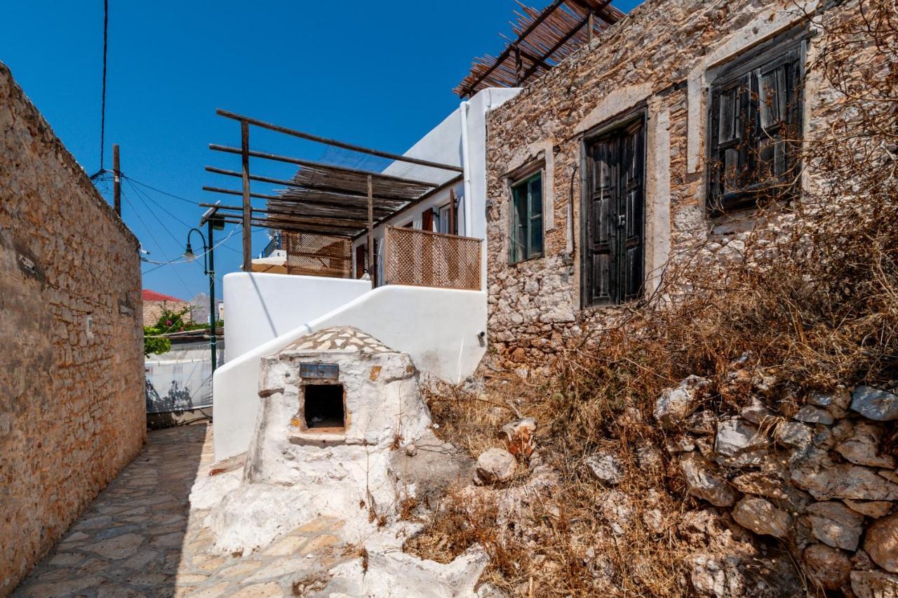 Atlantis Houses Chalki Town ภายนอก รูปภาพ