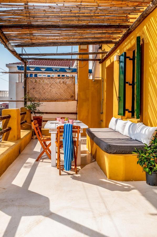 Atlantis Houses Chalki Town ภายนอก รูปภาพ