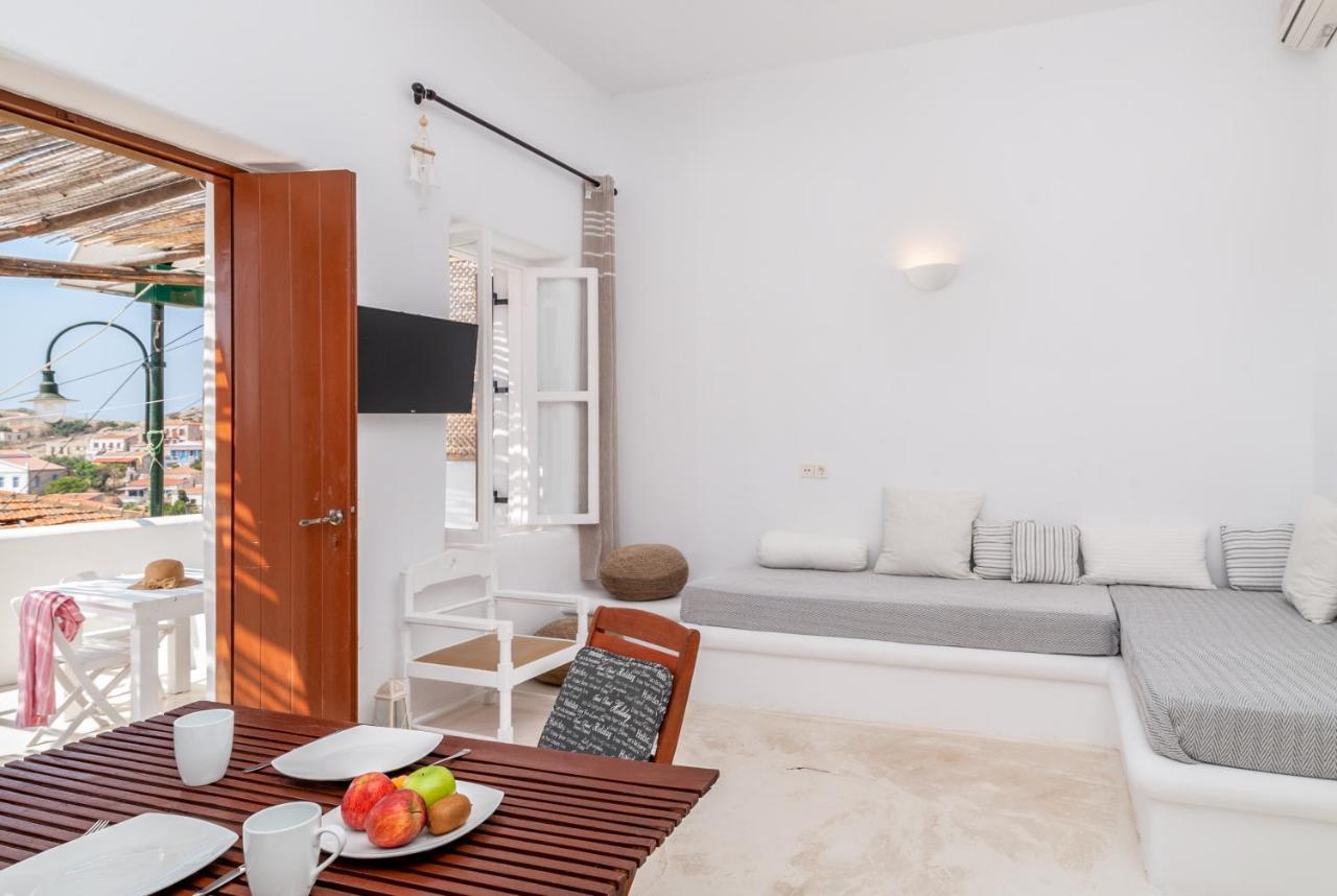 Atlantis Houses Chalki Town ภายนอก รูปภาพ