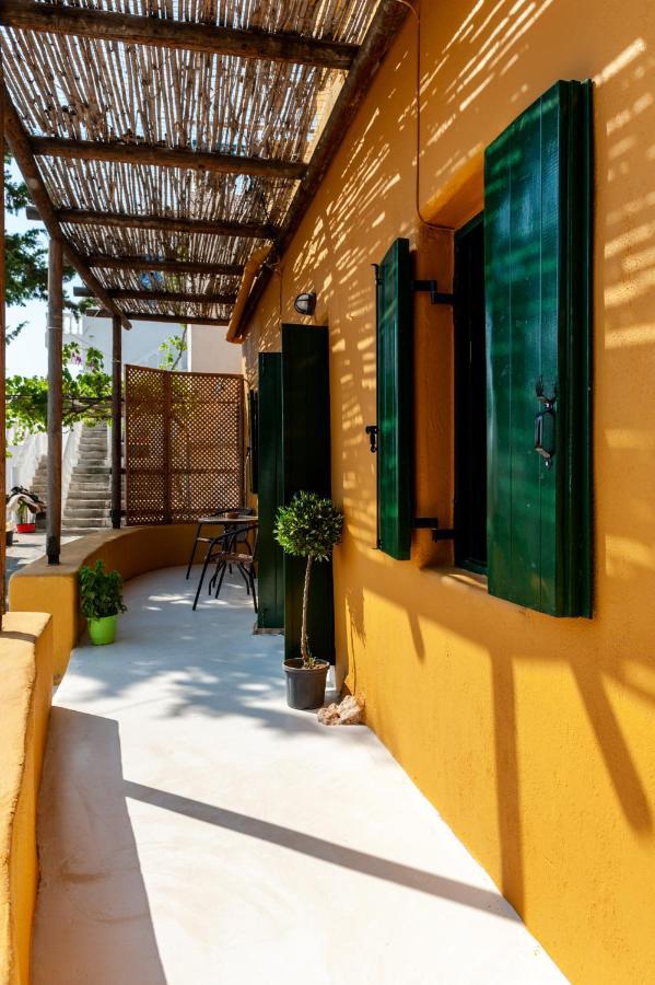 Atlantis Houses Chalki Town ภายนอก รูปภาพ