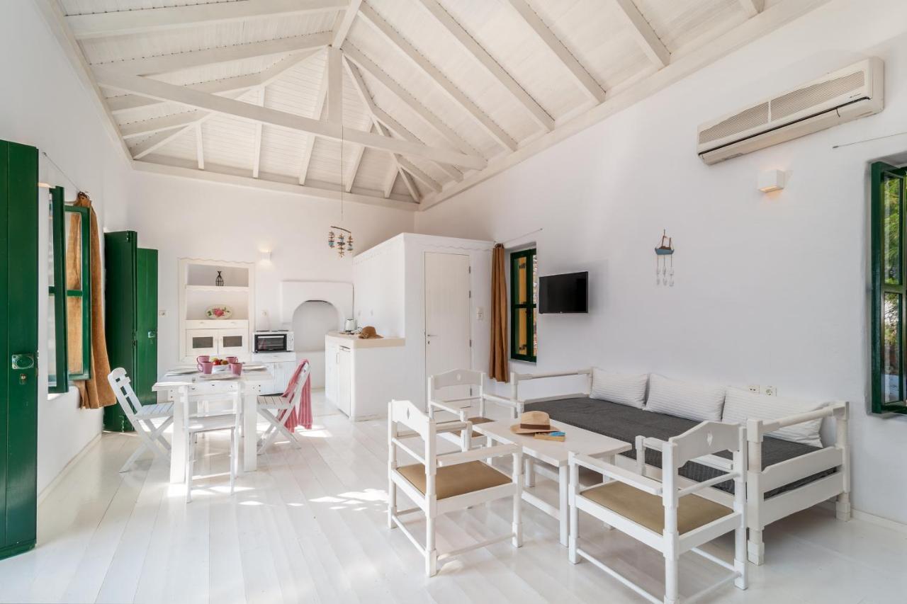 Atlantis Houses Chalki Town ภายนอก รูปภาพ