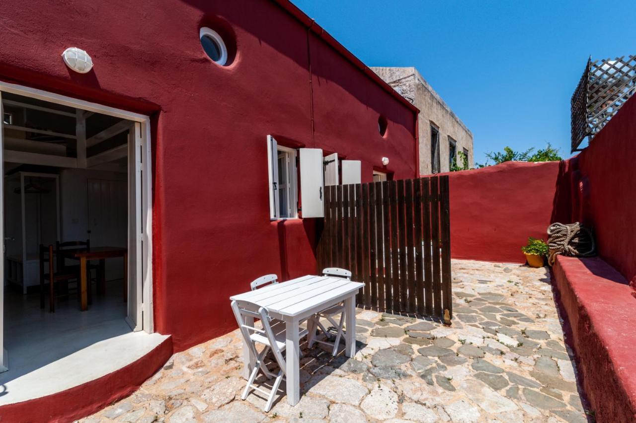 Atlantis Houses Chalki Town ภายนอก รูปภาพ