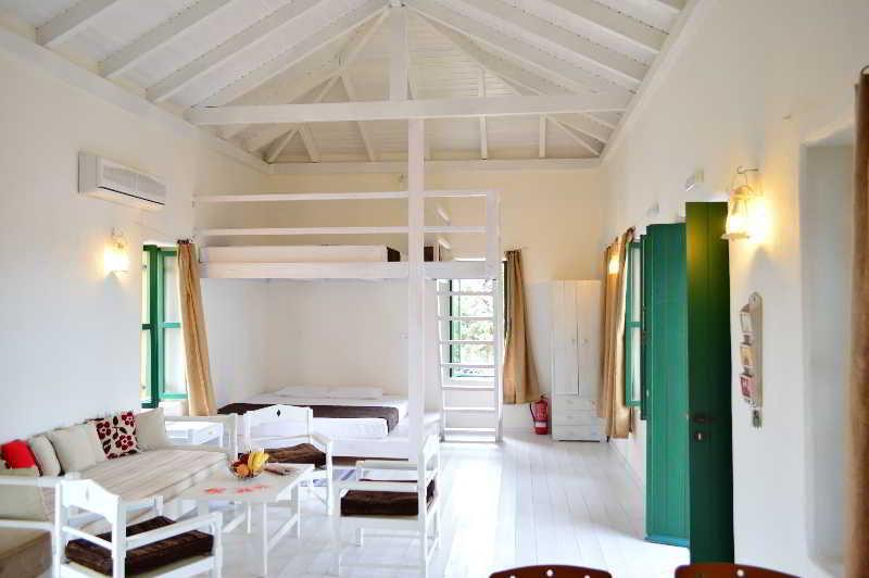 Atlantis Houses Chalki Town ภายนอก รูปภาพ
