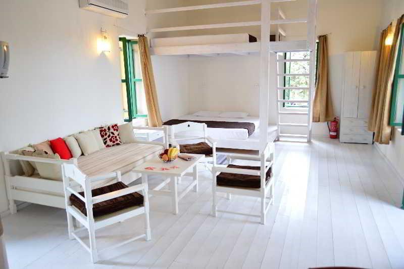 Atlantis Houses Chalki Town ภายนอก รูปภาพ