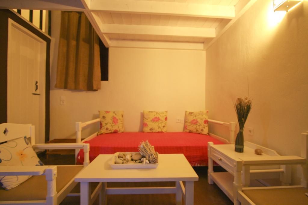 Atlantis Houses Chalki Town ภายนอก รูปภาพ
