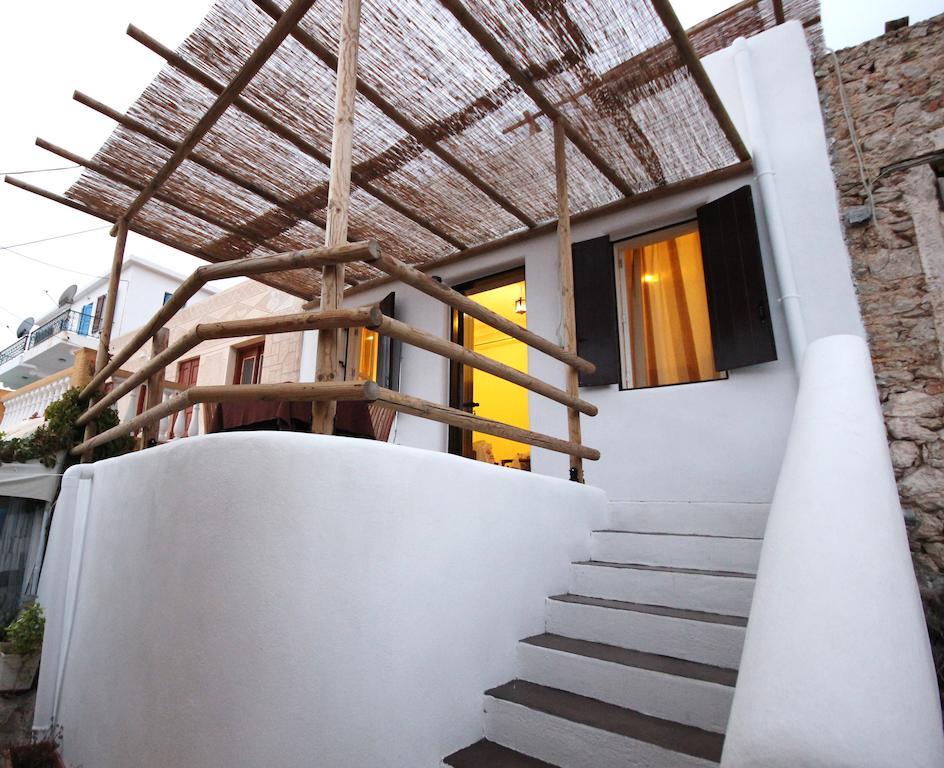 Atlantis Houses Chalki Town ภายนอก รูปภาพ