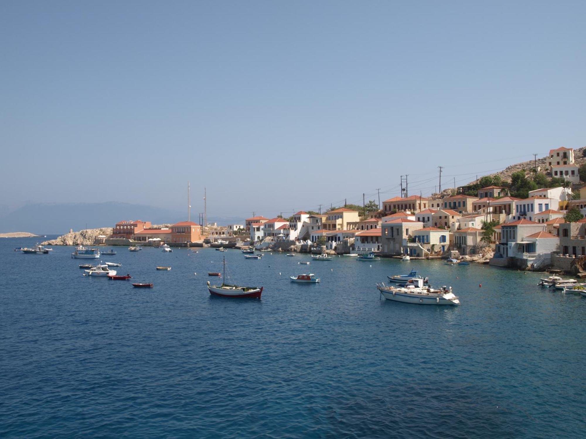 Atlantis Houses Chalki Town ภายนอก รูปภาพ